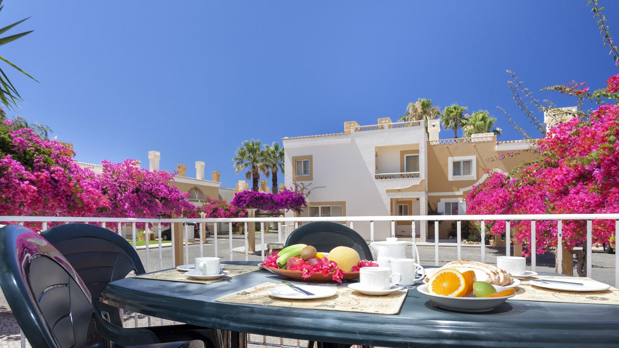 Отель Pestana Palm Gardens Карвоейру Экстерьер фото